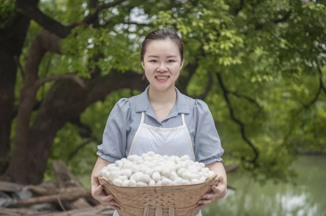 棉花被与蚕丝被哪个好,棉花被跟蚕丝被哪个好