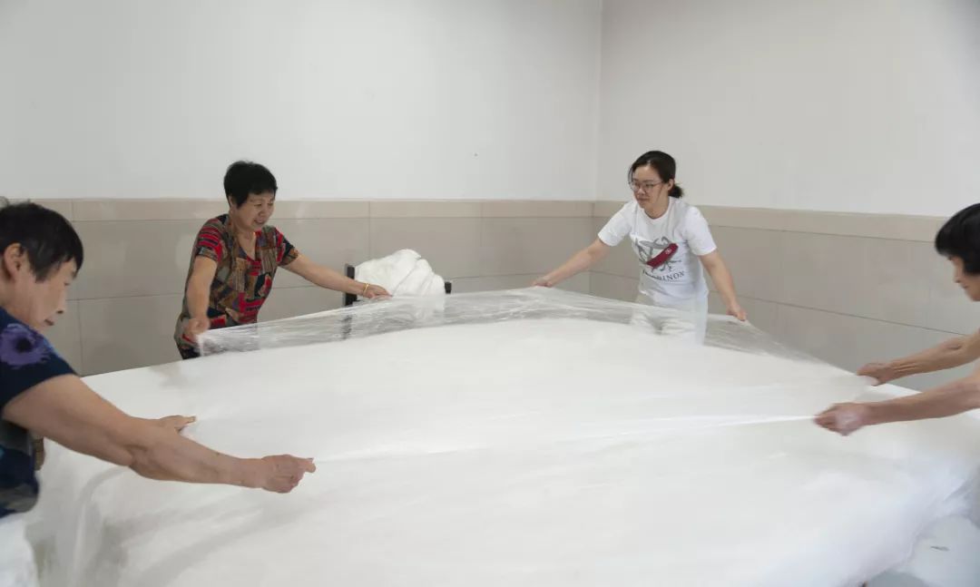 棉花被与蚕丝被哪个好,棉花被跟蚕丝被哪个好