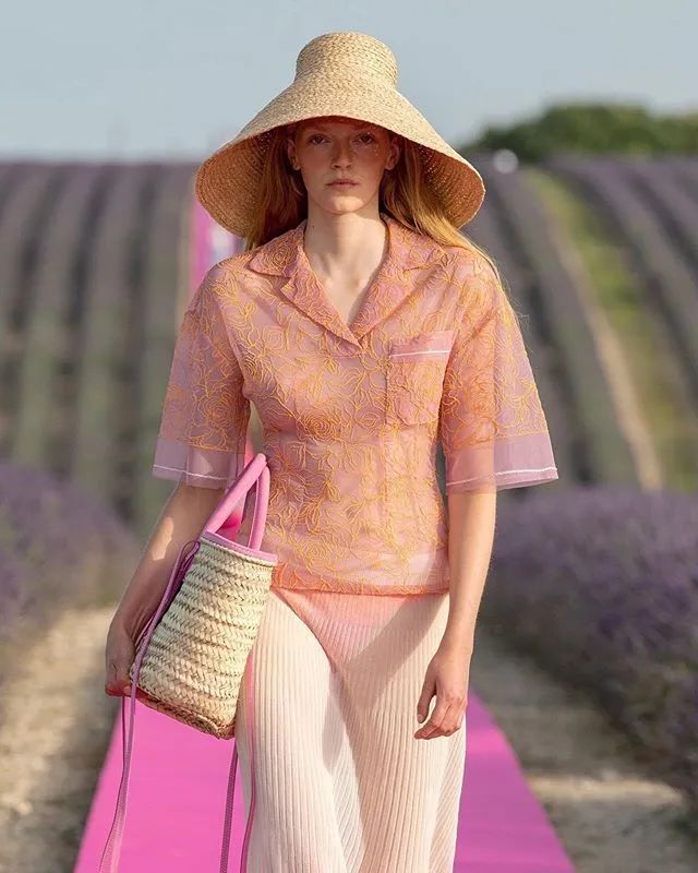 周雨彤祛痘神器,周雨彤的泪沟神器