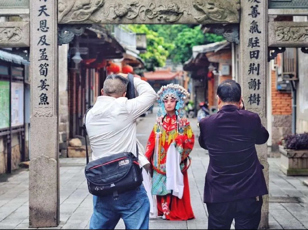 一起去拍最美的婚纱照,秋天拍最美婚纱照