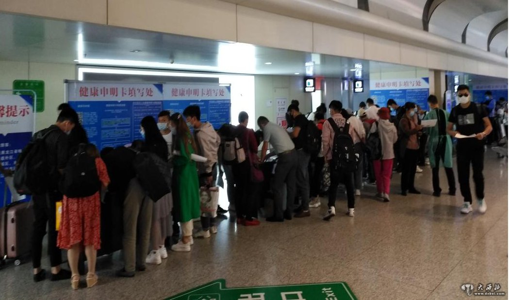 疫情自驾返程一线工作人员辛苦,疫情医务人员回家路上