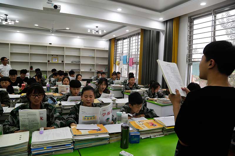 托起明天的希望,开启明天的快乐