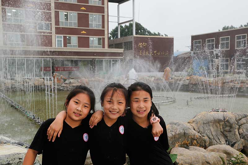 托起明天的希望,开启明天的快乐