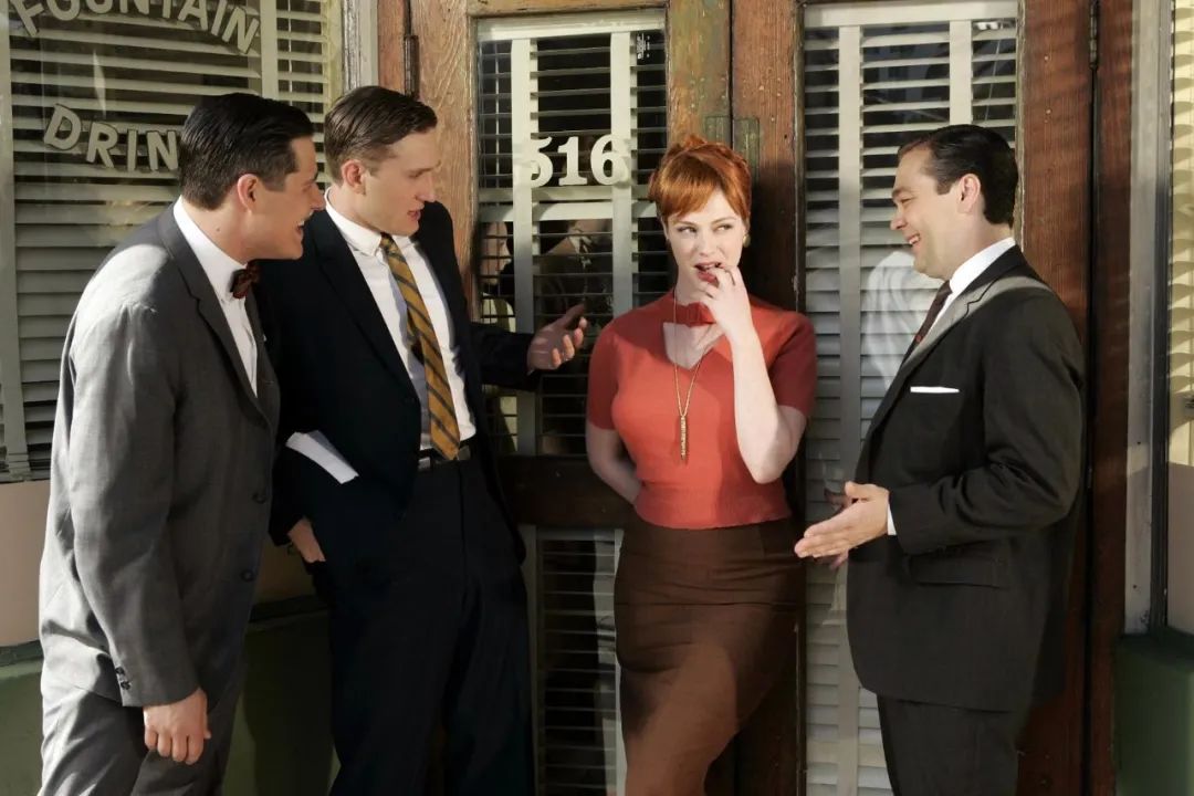 穿裤子的女人逛街,第一个穿裤子的女性