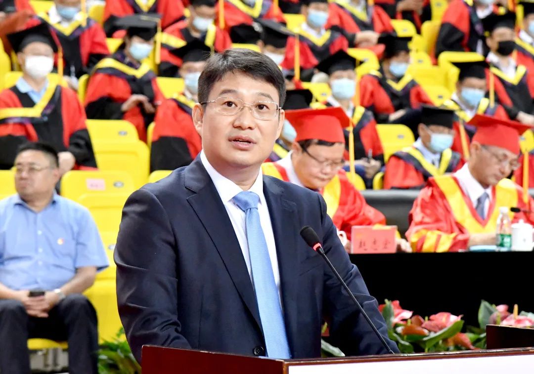 毕业季愿我们前程似锦顶峰相见,毕业后愿我们顶峰相见