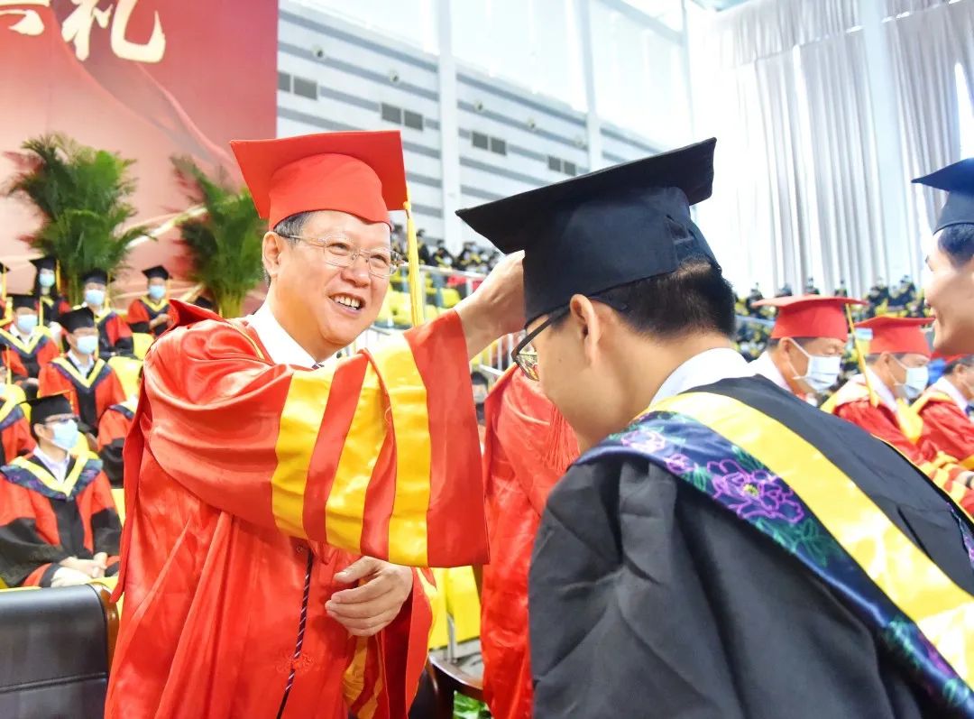 毕业季愿我们前程似锦顶峰相见,毕业后愿我们顶峰相见