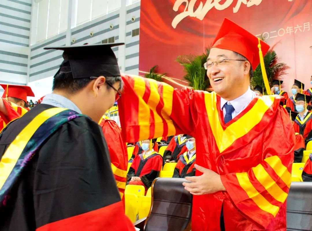 毕业季愿我们前程似锦顶峰相见,毕业后愿我们顶峰相见