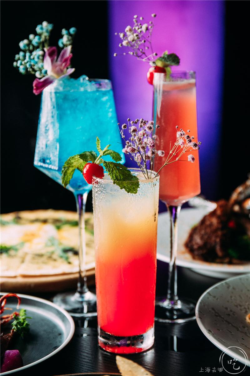 太刚了！这店居然敢开在「中国第一夜店」楼下...