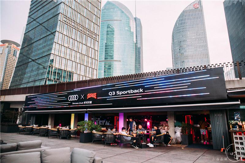 太刚了！这店居然敢开在「中国第一夜店」楼下...