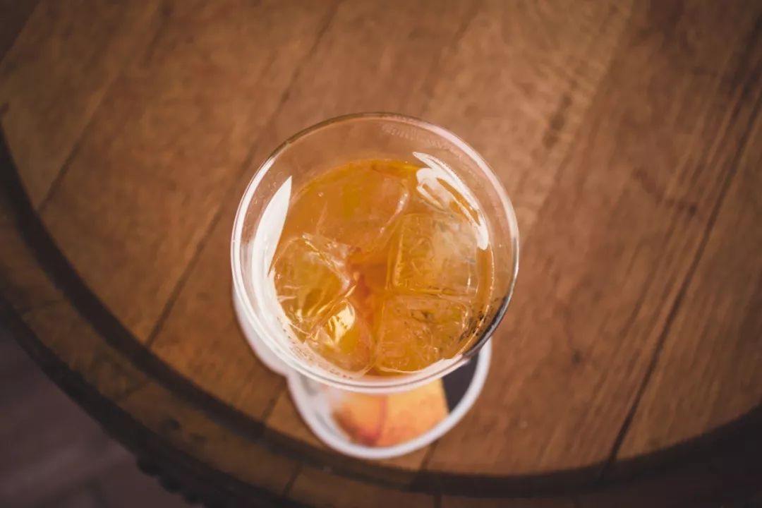 比可乐上头，比奶茶过瘾，成年人的快乐水