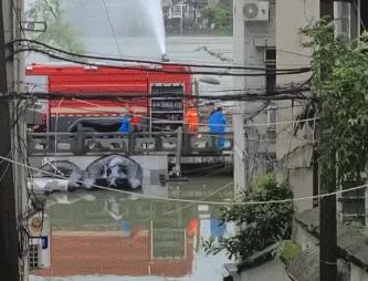 每小时2个西湖冲向下游，新安江水库水位开始降落！建德30万人受影响，桐庐多处汪洋