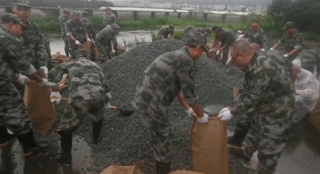 每小时2个西湖冲向下游，新安江水库水位开始降落！建德30万人受影响，桐庐多处汪洋