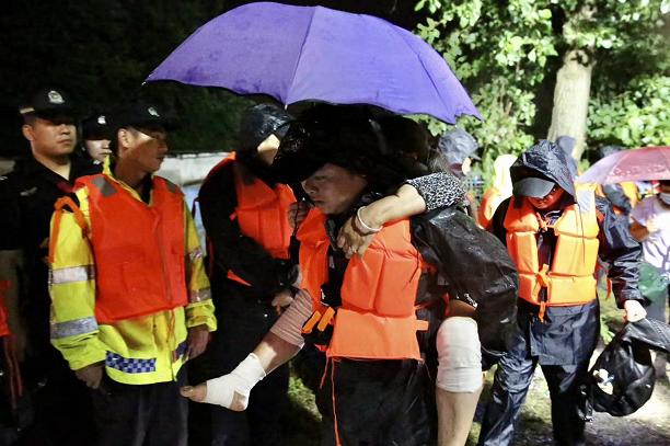 每小时2个西湖冲向下游，新安江水库水位开始降落！建德30万人受影响，桐庐多处汪洋
