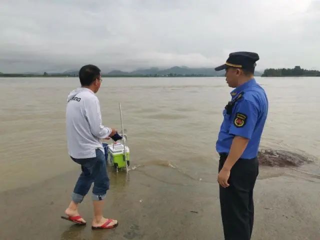 每小时2个西湖冲向下游，新安江水库水位开始降落！建德30万人受影响，桐庐多处汪洋