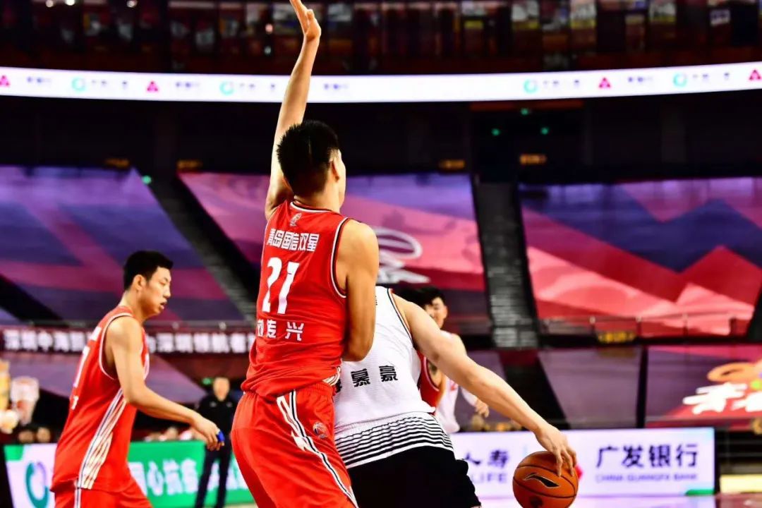 cba季后赛青岛晋级八强,cba青岛双星对深圳马可波罗