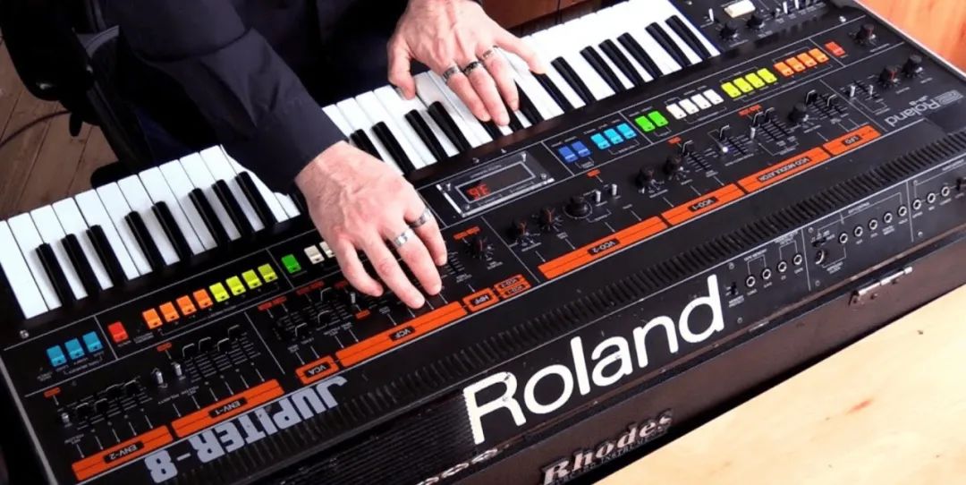 Korg、Roland等公司，因限制设备较低零售价格，被罚575万英镑