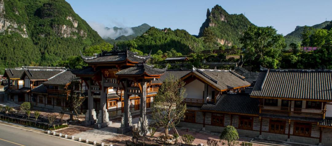 打卡百米观光电梯大美山色尽收眼底~