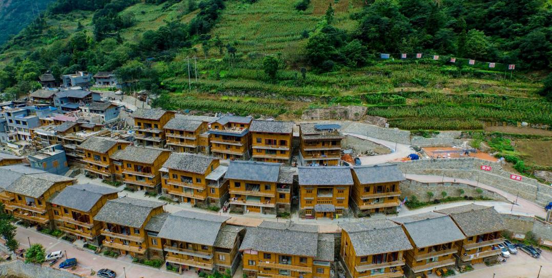 打卡百米观光电梯大美山色尽收眼底~