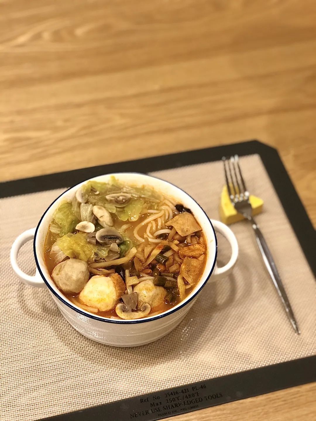 螺蛳粉配色的篮球鞋,螺蛳粉篮球鞋