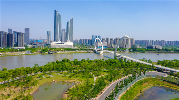 以绿护绿绘画,以绿为笔勾勒生态宜居新画卷