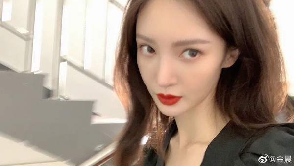 她才是内地版恋爱天后吧？为什么这些小鲜肉都这么喜欢她？