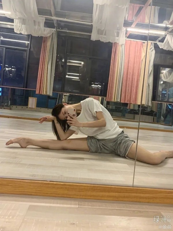 她才是内地版恋爱天后吧？为什么这些小鲜肉都这么喜欢她？