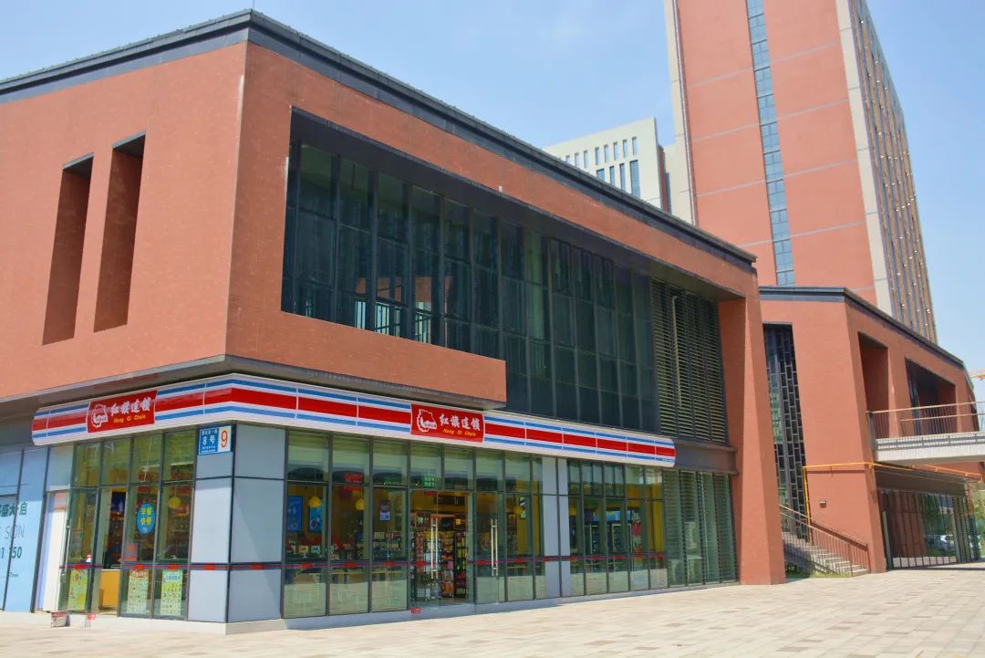 酒店式公寓拎包入住,包吃住酒店式公寓