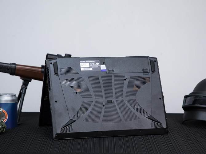 硬核机甲风,神舟战神z8-b4电竞版游戏测评