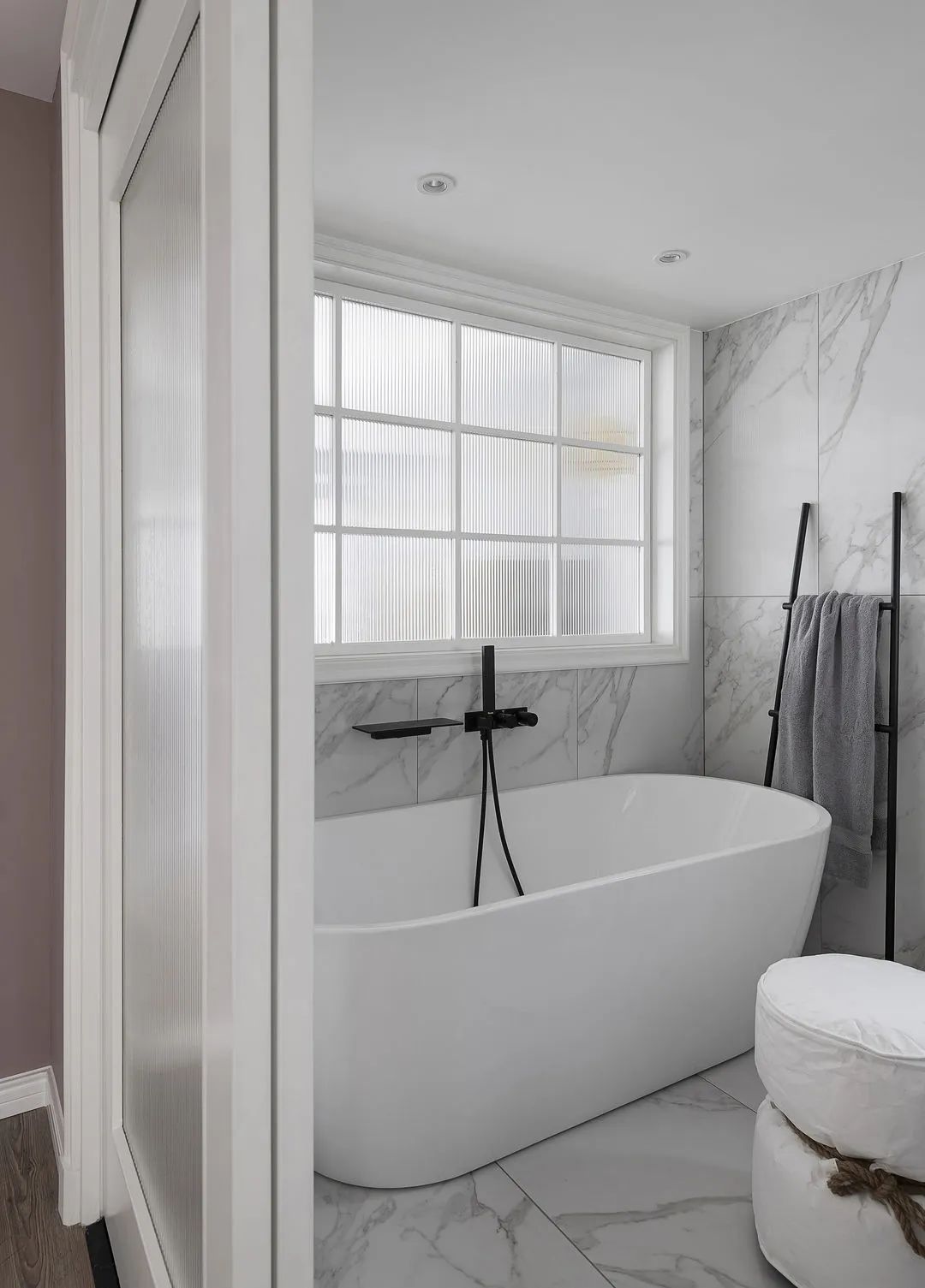 90后现代轻奢风的家,90后现代风格的家