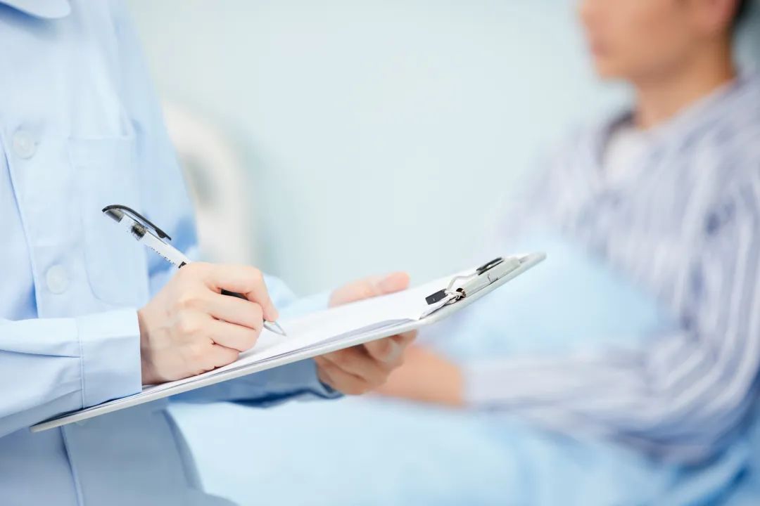 当医生十多年头回害怕：剖开女子的肚子，里面都是脓水、粪便……