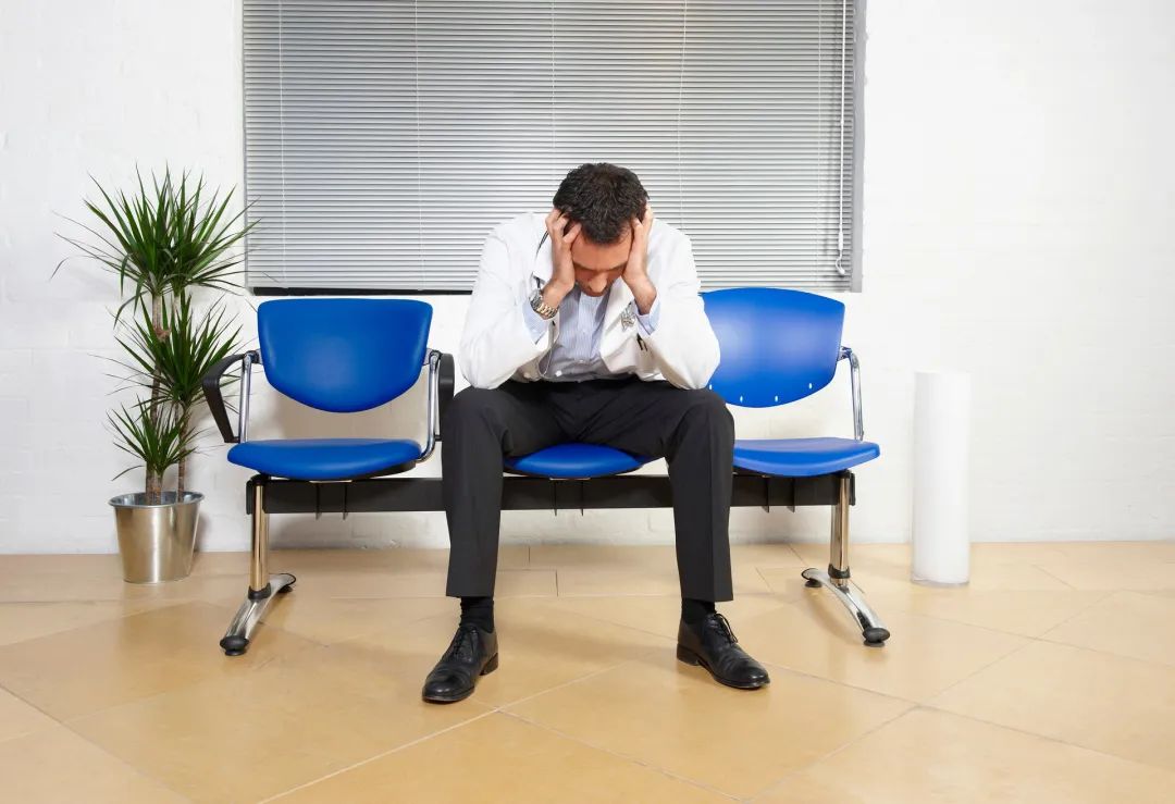 当医生十多年头回害怕：剖开女子的肚子，里面都是脓水、粪便……