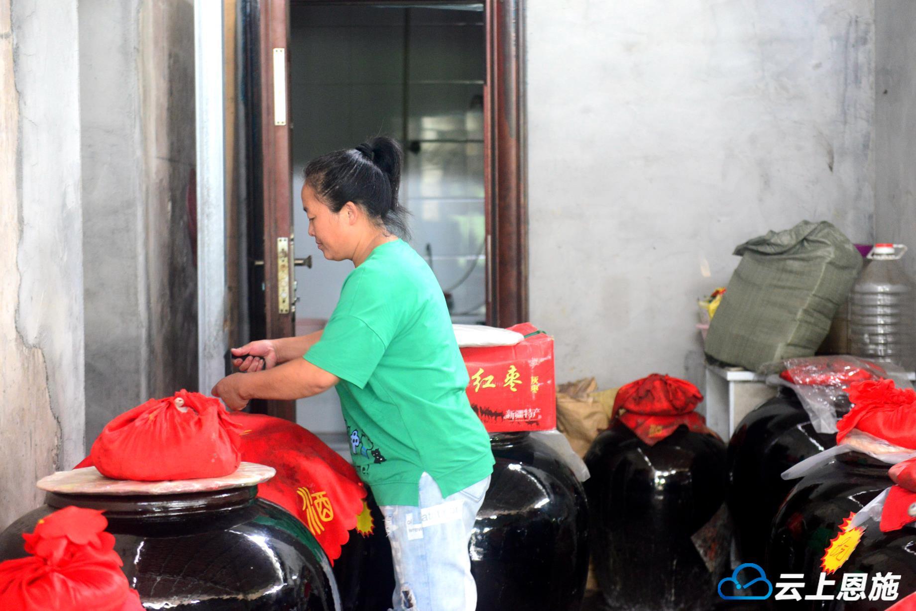 贫困户黄凤：用勤劳双手托起致富梦