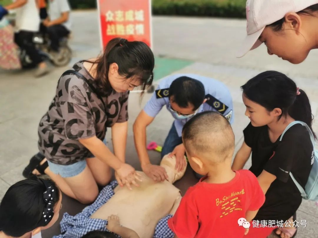 夏日清凉饮品摆地摊,炎炎夏日别样的清凉