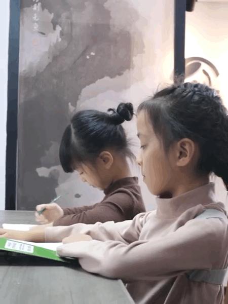 含胸驼背最损气质手把手教你纠正,含胸驼背如何改善提升气质