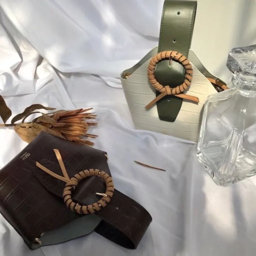 通勤包推荐|容量大、颜值高，走在路上都会被问链接