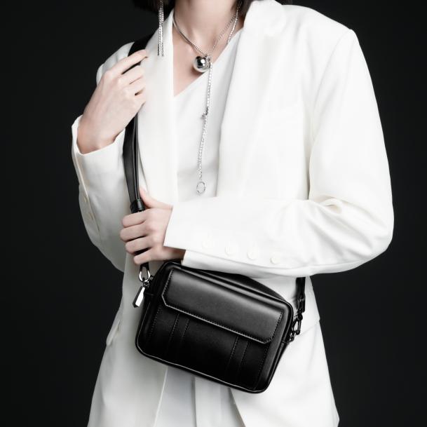 通勤包推荐|容量大、颜值高，走在路上都会被问链接