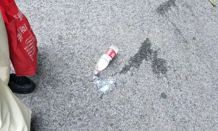 熊孩子35楼扔矿泉水瓶被罚,熊孩子高空扔玩具处理结果