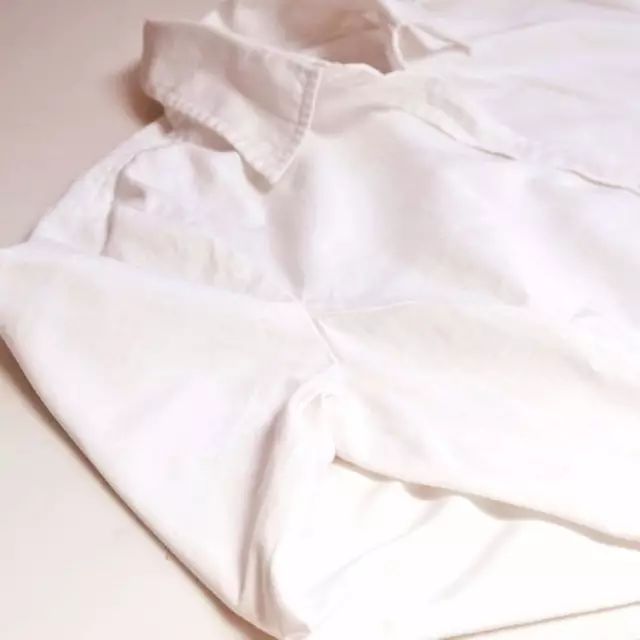 用什么方法可以清洁衣服上的污渍,衣服上的汽油污渍怎么去除小窍门