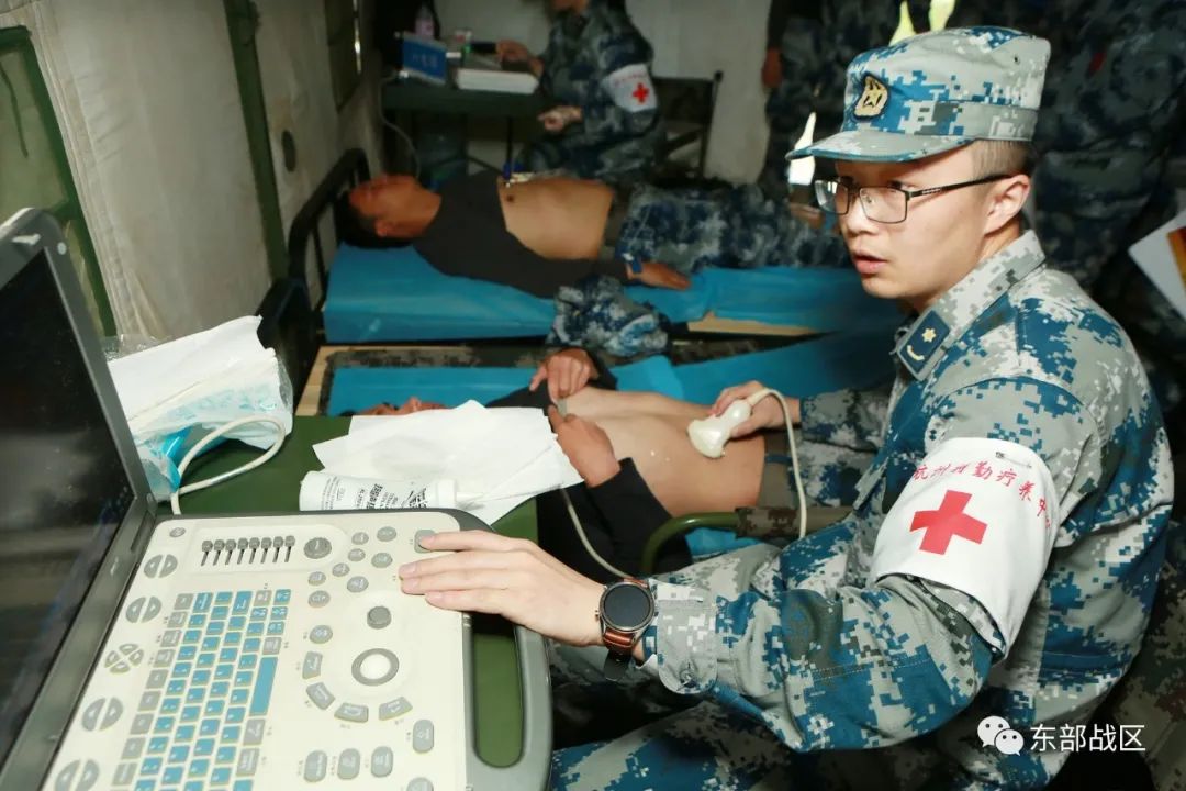 关注｜给力！空军医疗专家把流动诊室开到了雪域边关