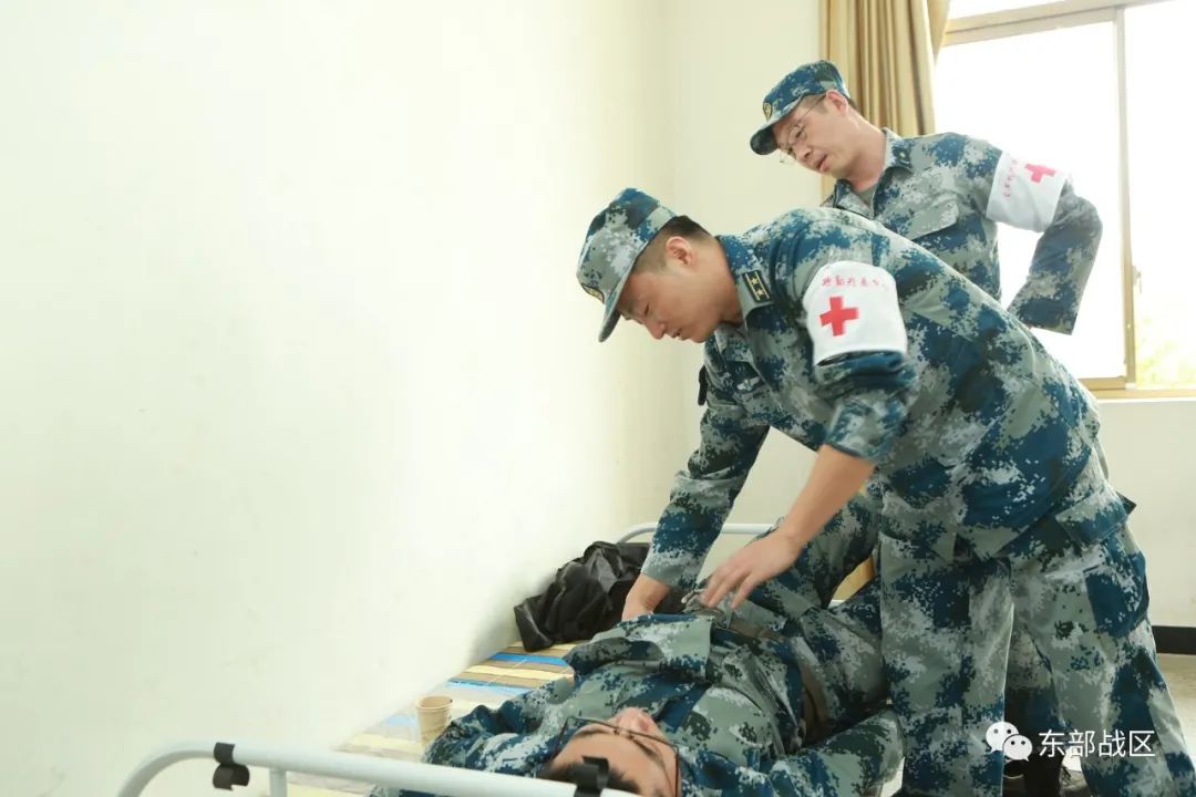 关注｜给力！空军医疗专家把流动诊室开到了雪域边关