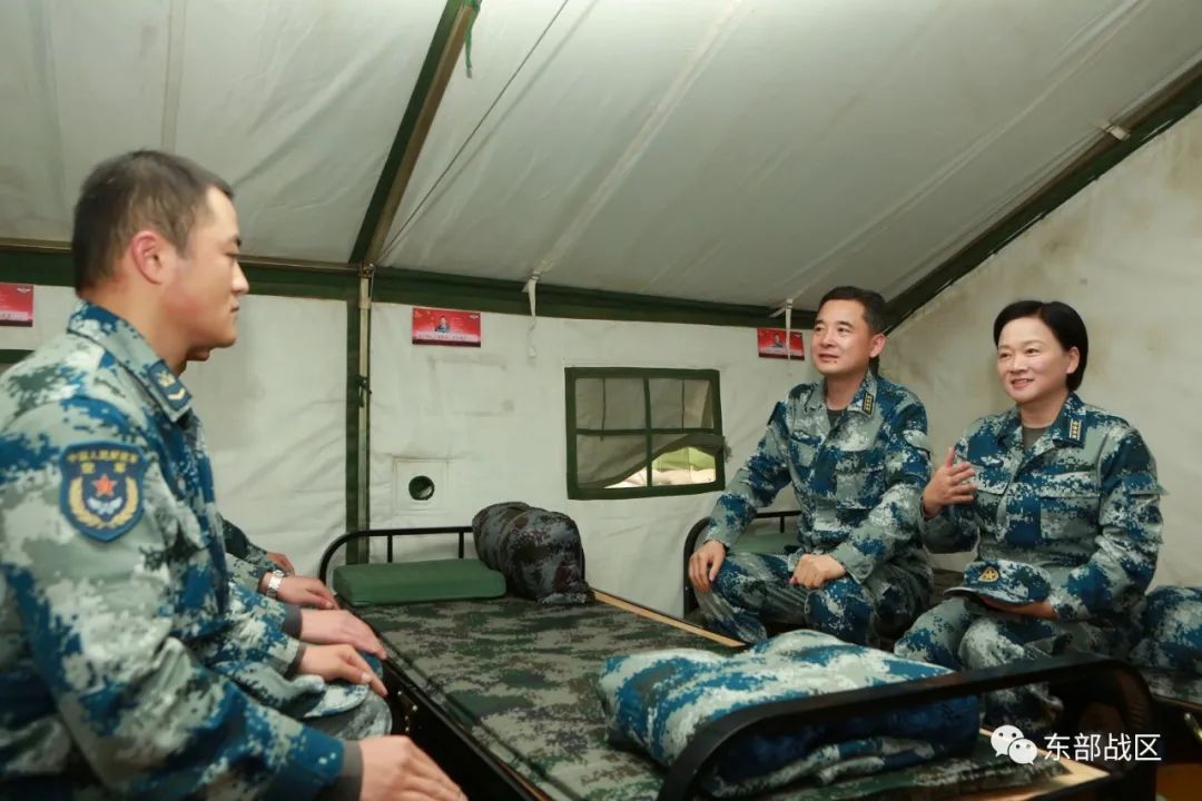 关注｜给力！空军医疗专家把流动诊室开到了雪域边关