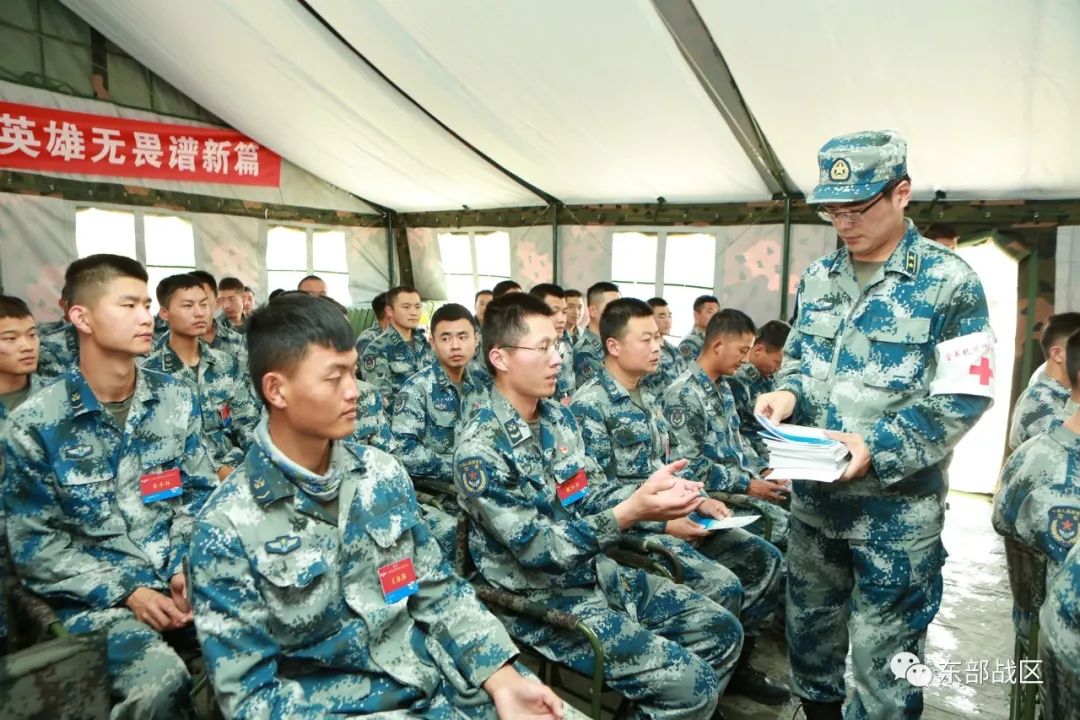 关注｜给力！空军医疗专家把流动诊室开到了雪域边关