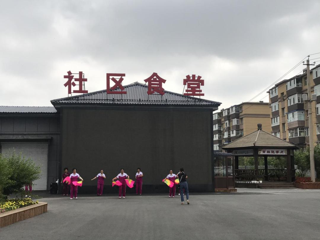 「好好学习」《社区居民就是我亲人——访长春市长山花园社区书记、居委会主任吴亚琴》