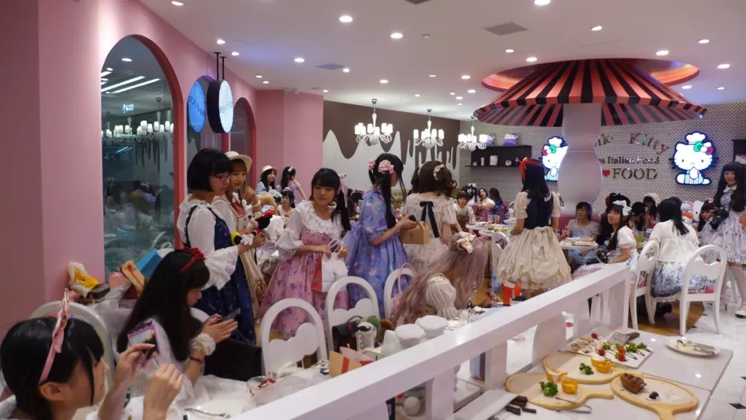 穿洛丽塔底下穿什么,什么样的人穿洛丽塔