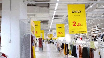 火爆魔都的荟品仓登陆松江！Nike、阿迪…全场一折起！2000个拉杆箱1元领