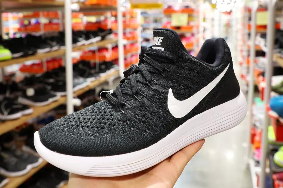 火爆魔都的荟品仓登陆松江！Nike、阿迪…全场一折起！2000个拉杆箱1元领