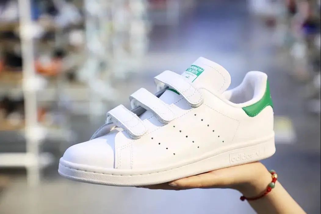 火爆魔都的荟品仓登陆松江！Nike、阿迪…全场一折起！2000个拉杆箱1元领