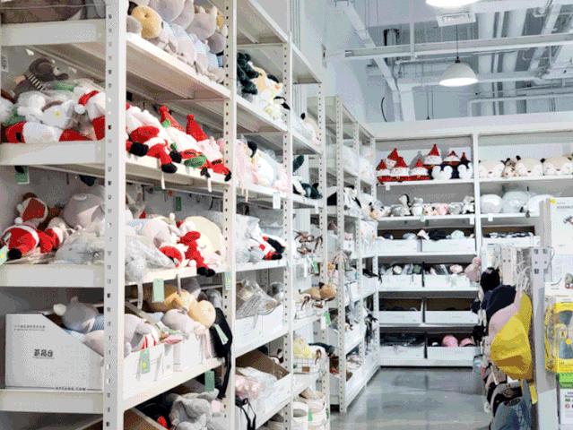 火爆魔都的荟品仓登陆松江！Nike、阿迪…全场一折起！2000个拉杆箱1元领