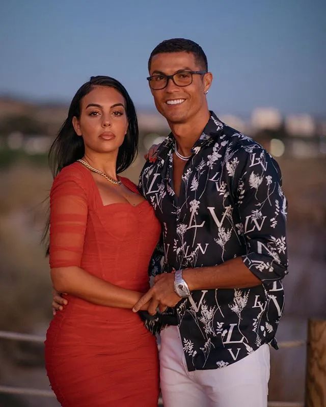 c罗疑似求婚成功,c罗求婚成功全过程