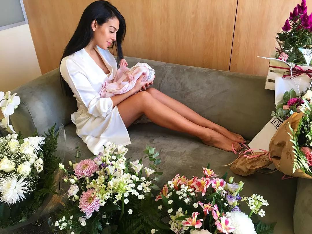 c罗疑似求婚成功,c罗求婚成功全过程